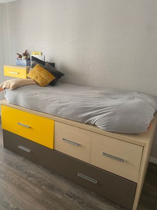 Habitación juvenil: Cama nido, sinfonier, mesa