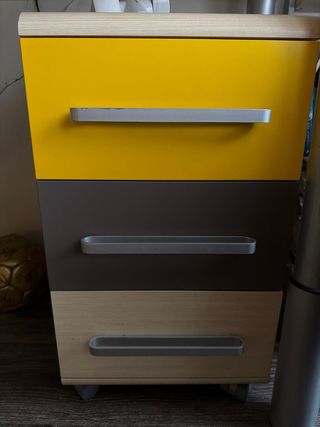 Habitación juvenil: Cama nido, sinfonier, mesa