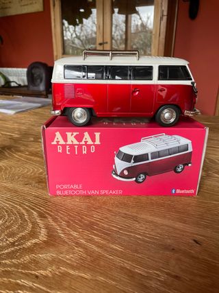 Altavoz radio AKAI Retro Furgoneta Roja y Blanca