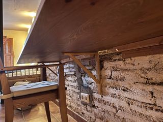 Escritorio y 2 sillas madera, todo nuevo