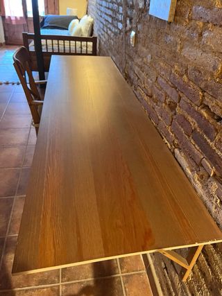 Escritorio y 2 sillas madera, todo nuevo