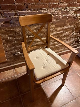 Escritorio y 2 sillas madera, todo nuevo