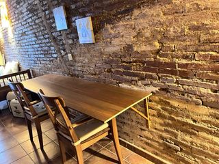 Escritorio y 2 sillas madera, todo nuevo