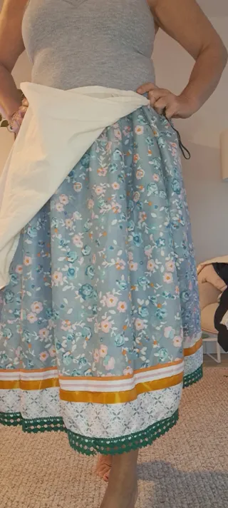 Falda 76cm y delantal, casera, regional, aldeana,