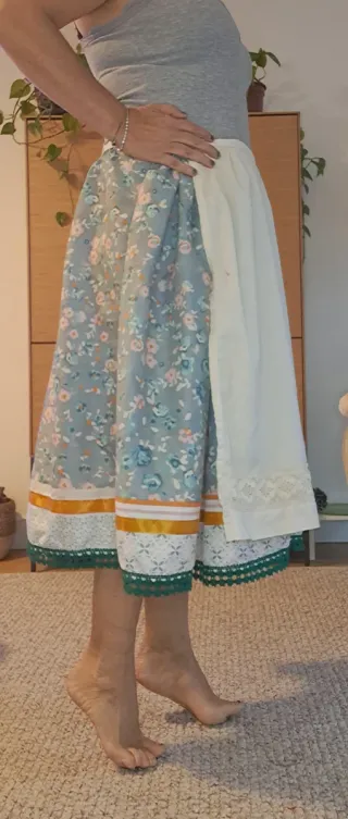 Falda 76cm y delantal, casera, regional, aldeana,