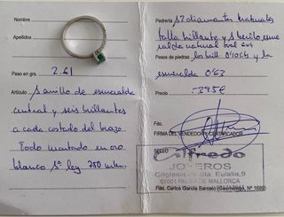 Anillo oro blanco esmeralda y brillantes.