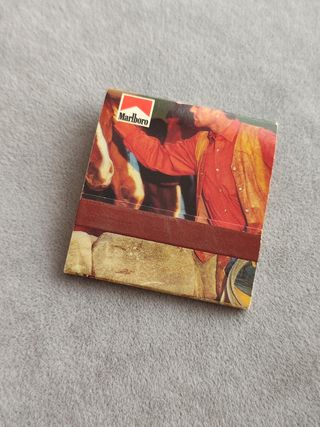 Lote Marlboro: Cenicero, Llavero, Mechero, Cerilla
