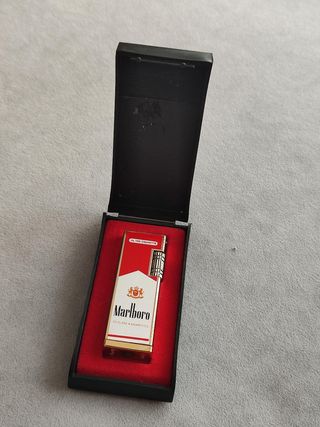 Lote Marlboro: Cenicero, Llavero, Mechero, Cerilla