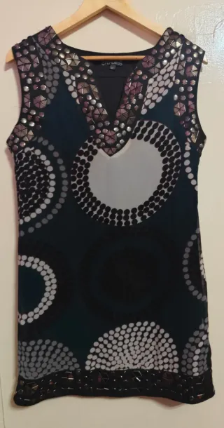 Vestido con tachuelas talla M/L