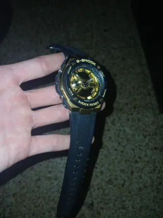 Reloj Casio G-Shock Dorado y Negro