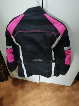 Chaqueta de moto negra y rosa AIRTECH