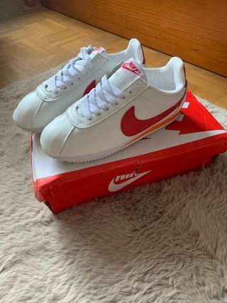 Nike Cortez Rojas y Blancas