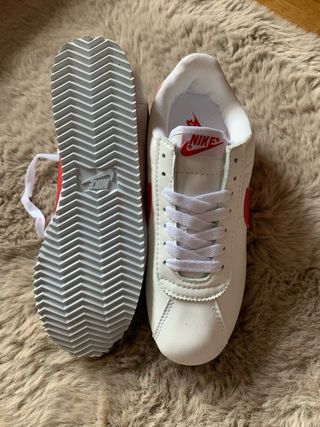 Nike Cortez Rojas y Blancas