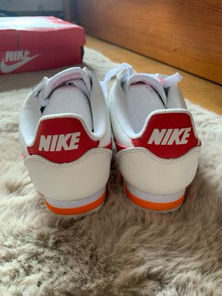 Nike Cortez Rojas y Blancas