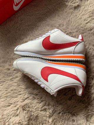 Nike Cortez Rojas y Blancas