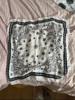 Sciarpe Stradivarius Luna e Paisley