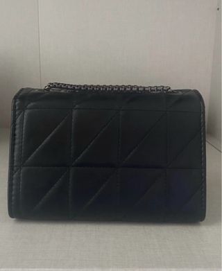 Borsa nera trapuntata con catena