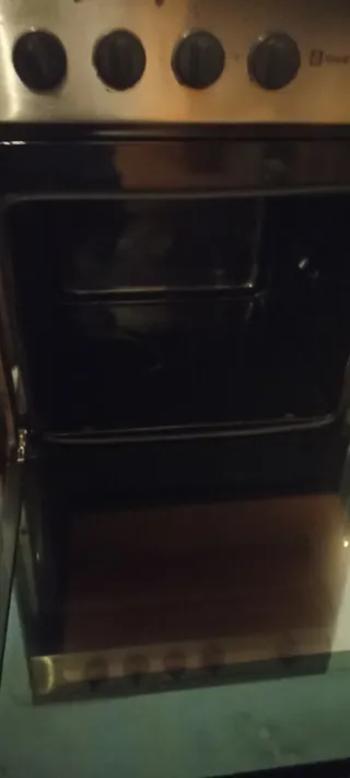 Cocina de gas natural con horno eléctrico