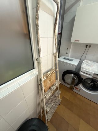 Escalera de hierro plegable , para reparar