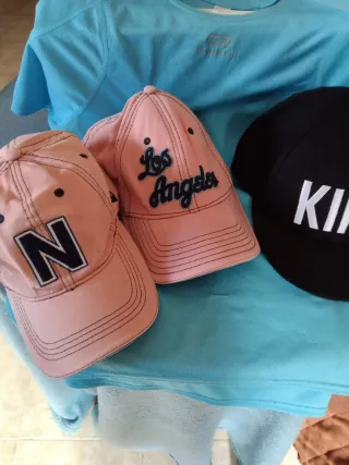 Lote 3 gorras: rosa, negra y azul
