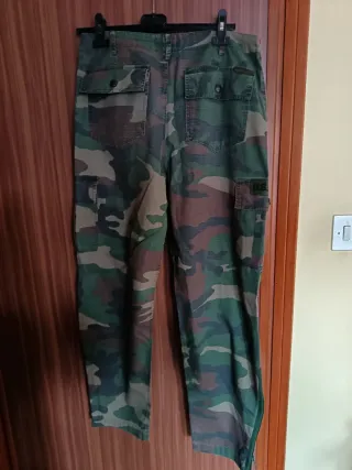 Pantaloni mimetici cargo