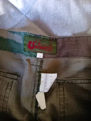 Pantaloni mimetici cargo