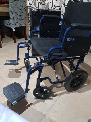 Silla de ruedas ancha poco uso..
