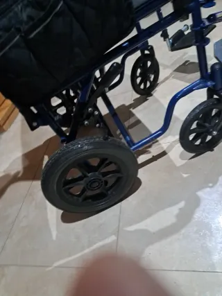 Silla de ruedas ancha poco uso..