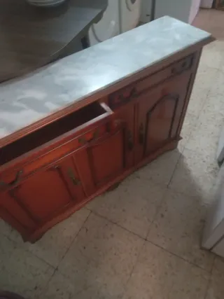 Mesa de madera y mármol