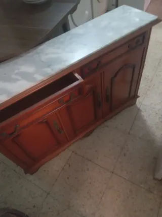 Mesa de madera y mármol