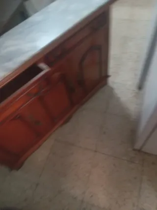 Mesa de madera y mármol