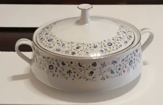 HERMOSA SOPERA DE PORCELANA FINA,MARCA RC, ROYAL C