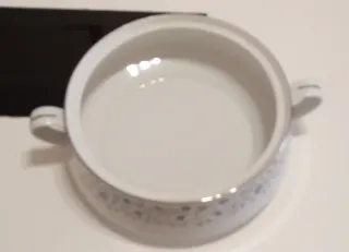 HERMOSA SOPERA DE PORCELANA FINA,MARCA RC, ROYAL C