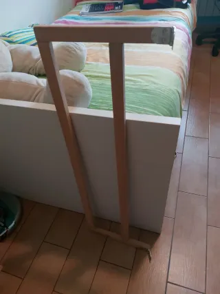 Barrera de madera para cama infantil