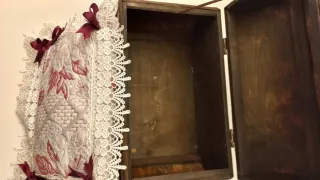 Bauletto in legno e paglia intrecciata