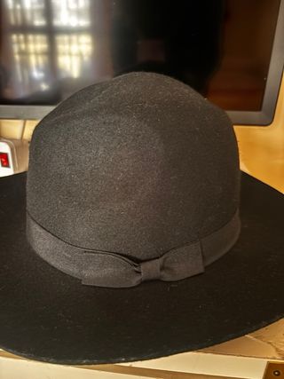 Cappello a falda larga nero