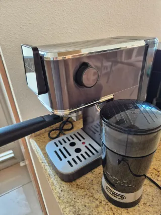 Cafetera Cecotec + Molinillo DeLonghi + cajas