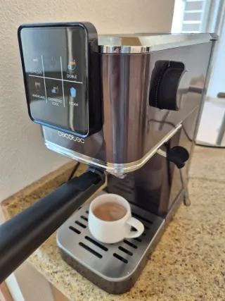 Cafetera Cecotec + Molinillo DeLonghi + cajas