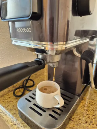 Cafetera Cecotec + Molinillo DeLonghi + cajas