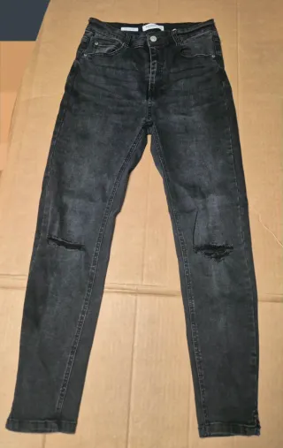 Pantalón Pull&Bear gris desgastado talla 38