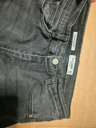 Pantalón Pull&Bear gris desgastado talla 38