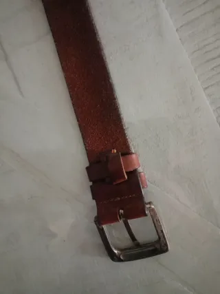 Cinturón de piel marrón