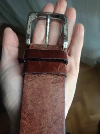Cinturón de piel marrón