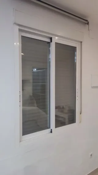 Ventanas ALU Climalit efecto espejo con Persiana