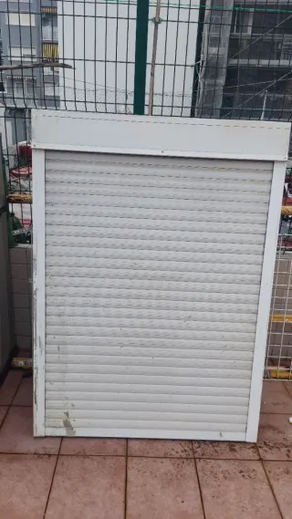 Ventanas ALU Climalit efecto espejo con Persiana