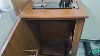 Máquina de coser Alfa con mueble