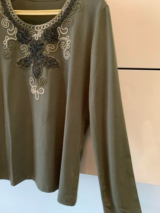 Maglia verde oliva con ricami taglia L/XL