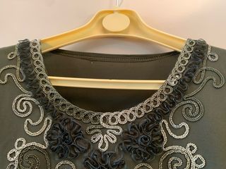 Maglia verde oliva con ricami taglia L/XL