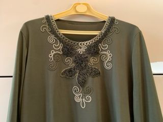Maglia verde oliva con ricami taglia L/XL