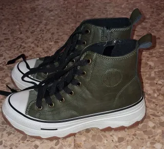 Zapatillas altas verdes y blancas